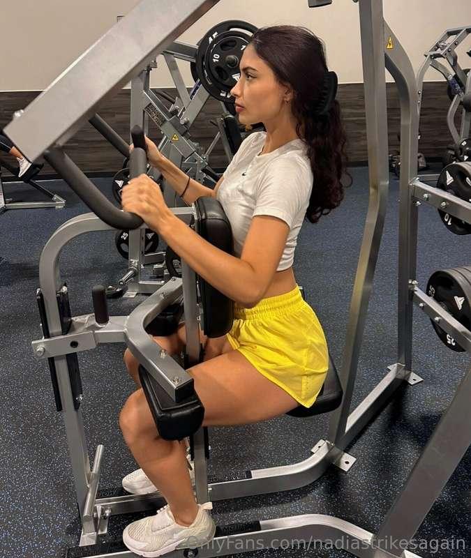 I’m not gonna lie to you guys hitting this seated row exerci..