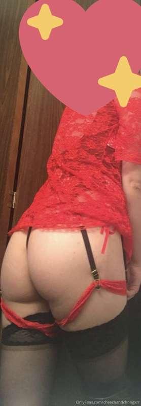 do you guys like this outfit more or the red one?