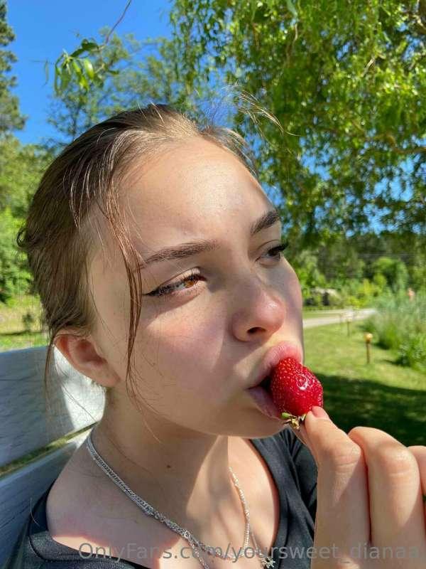 do you like strawberries? 😋