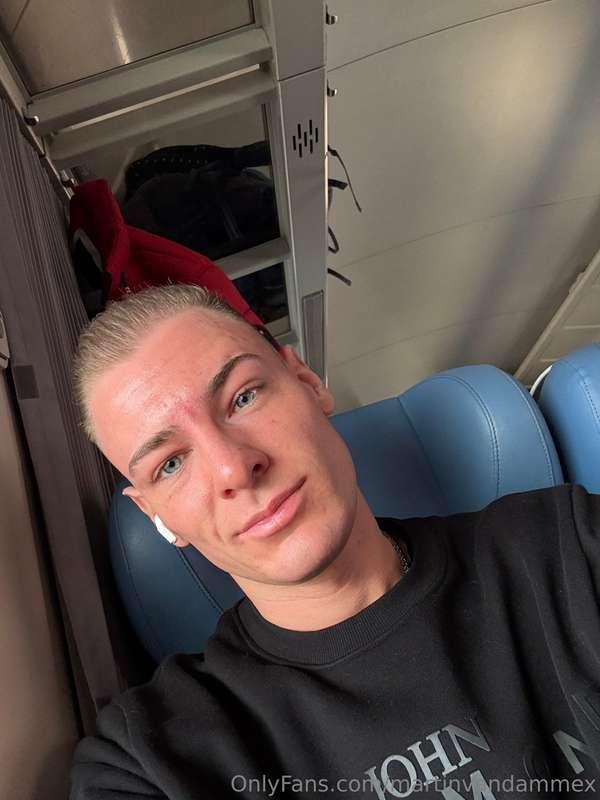 Hello guys, wish you all happy friday!❤️ Team💚🩵eyes