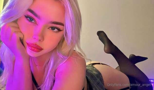 🥹Please be gentle @evie_bloom😈
Lick her all over and call he..