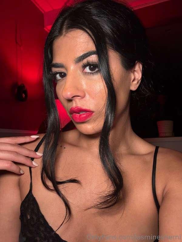 Bold lips, bolder mood 💋