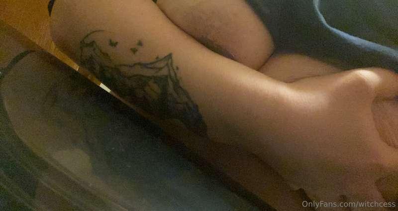 Will you help me with my laundry? I can’t reach the bottom~