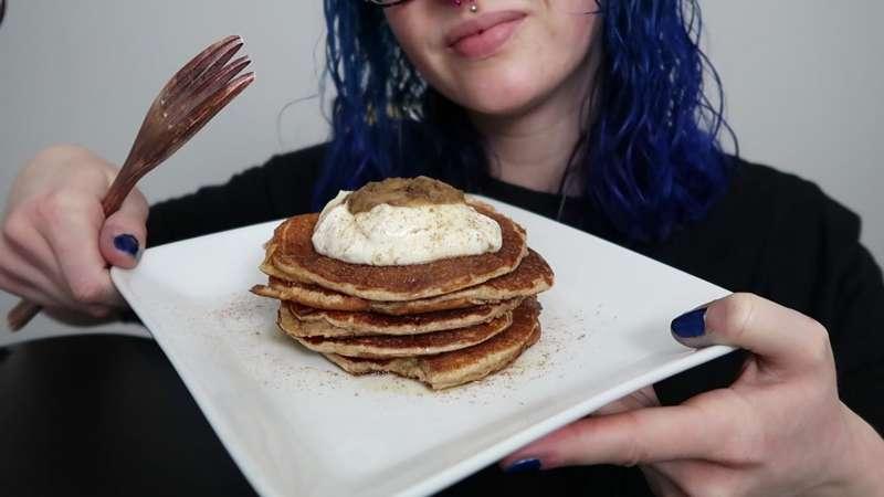 📣 EARLY ACCESS 📣 ASMR Eating Banana Cottage Cheese Pancakes With Date ‘Caramel’ & Vanilla Greek Yogurt 🥞