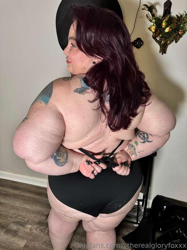 I didn’t even realize how good the view from behind was unti..