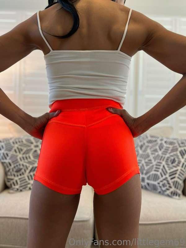 More Hooters fun! Swipe ⬅️