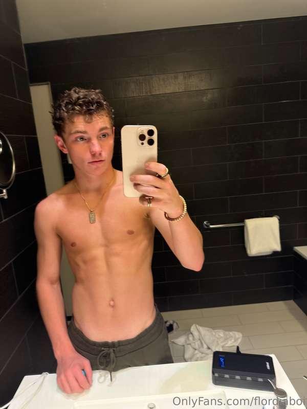 Ready to show off my handsome looks, talk with all you sexy ..