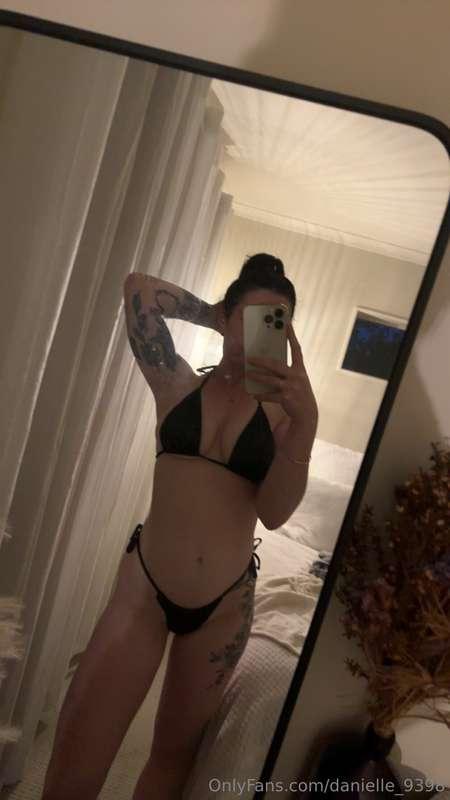 Wet and rainy today 🌧️ looking for a distraction 😈