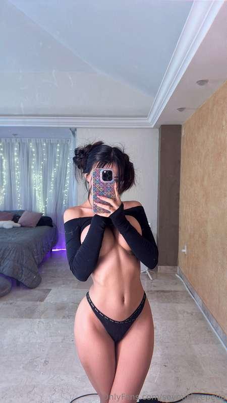 Baby llevo caliente todo el día, 🔥 puedes ayudarme?