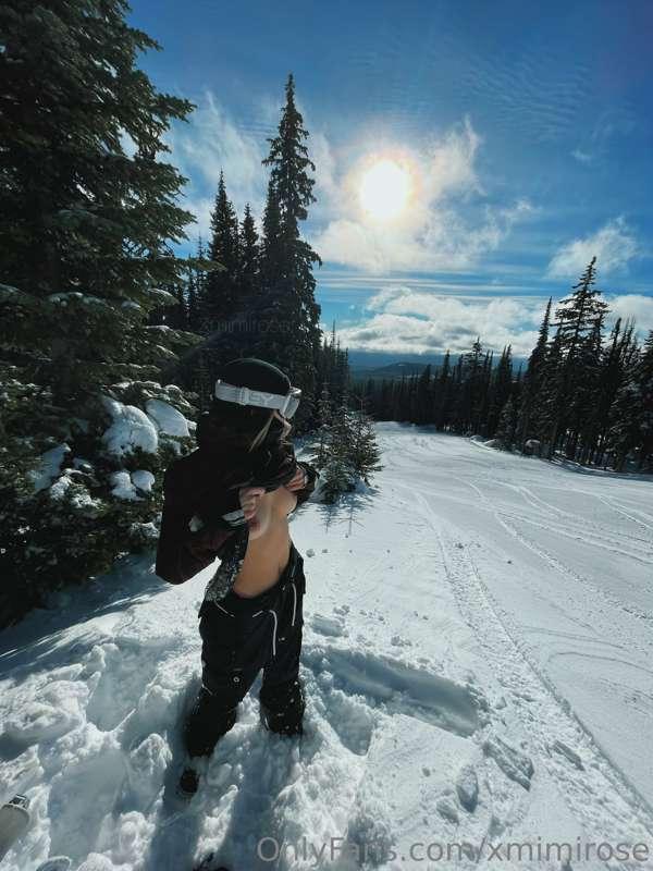 Okay guys a lot happened today when I went snowboarding 🙈🤣