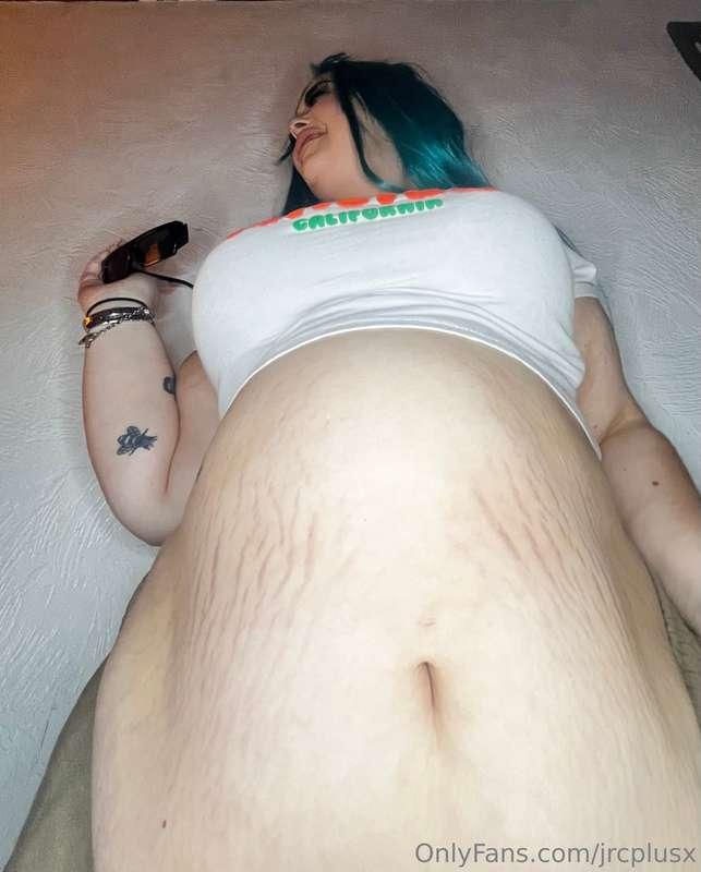 Do you like the blue and my belly 🫶🏼