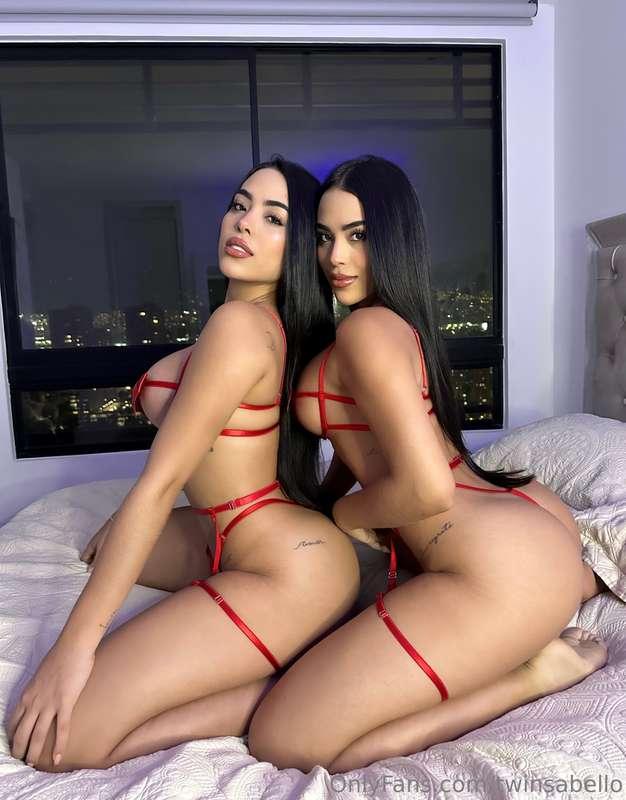 Nos quieres ver moviendo el culo?🍑  Asi como te gusta 🥵🔥 
 *..