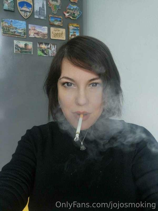 jojosmoking image #0
