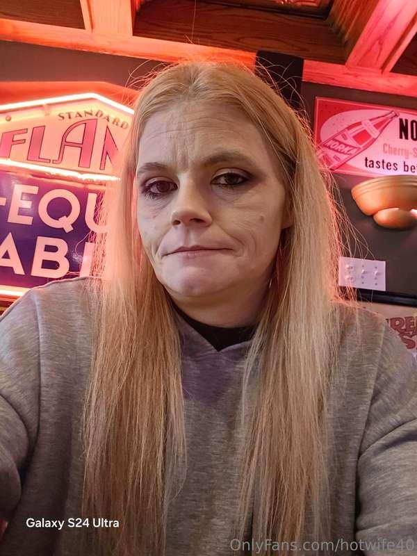 Who wants to buy this hot momma a drink tonight. Dm me and I..