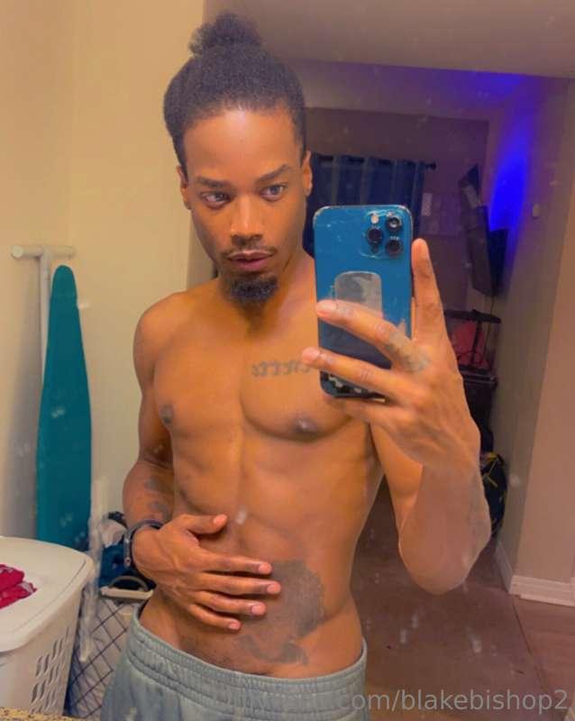 Hey Guys 👋🏾  Just took some pictures after a nice manscape a..
