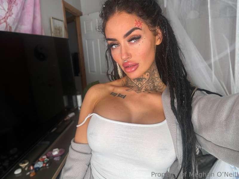 Happy Friday from your favourite petite Irish girl ☘️🥊