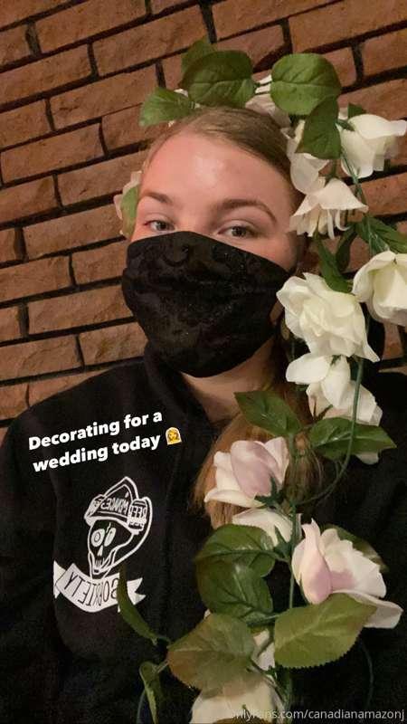 Decorating for my moms wedding this weekend 👰 (get ready for..