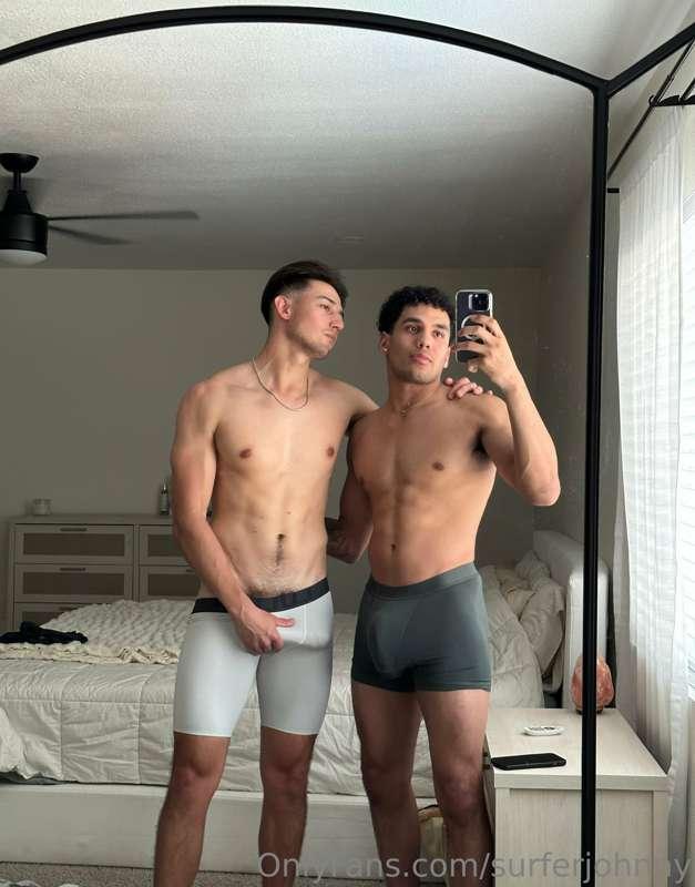 Should I collab with my bro @jayssecret_69 ? He’s so hung. H..