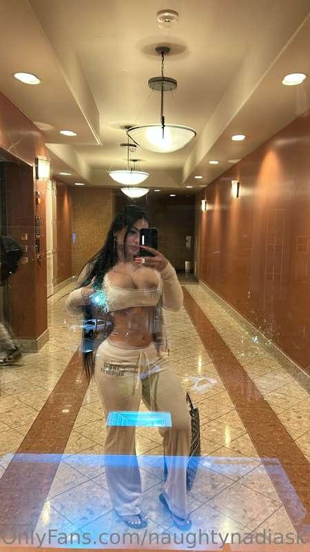 Can't ever pass a photo op 😝🤳🏼