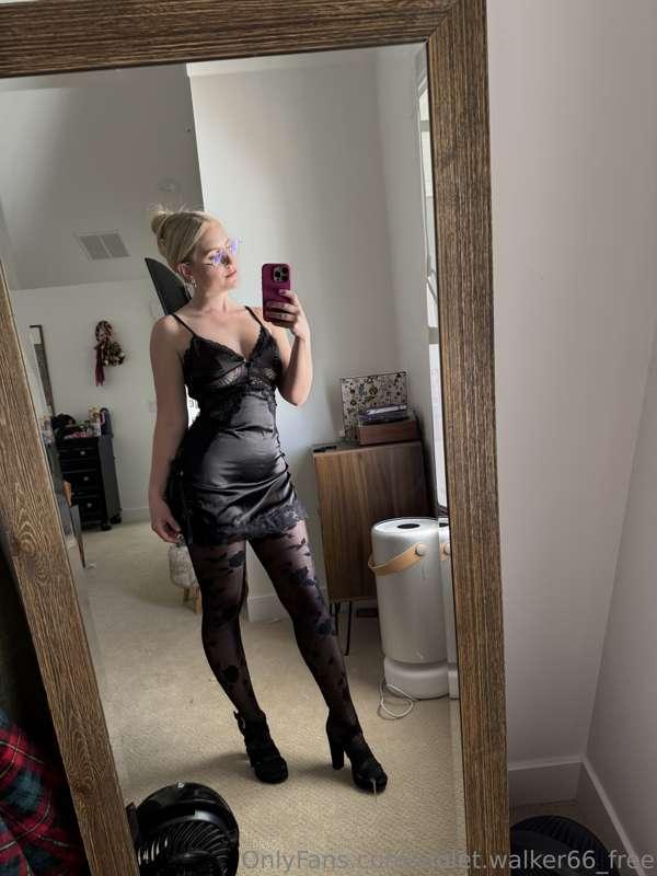 Anything is sexier with a little leather and lace😈