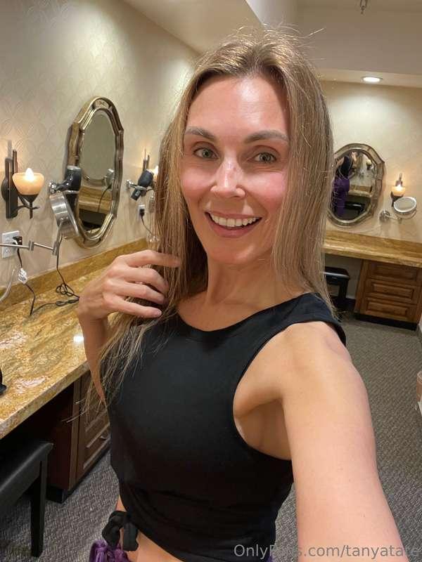 This post is ***NO JOKE*** 😳🙅🏼‍♀️ 
Mummy needs her hair done..