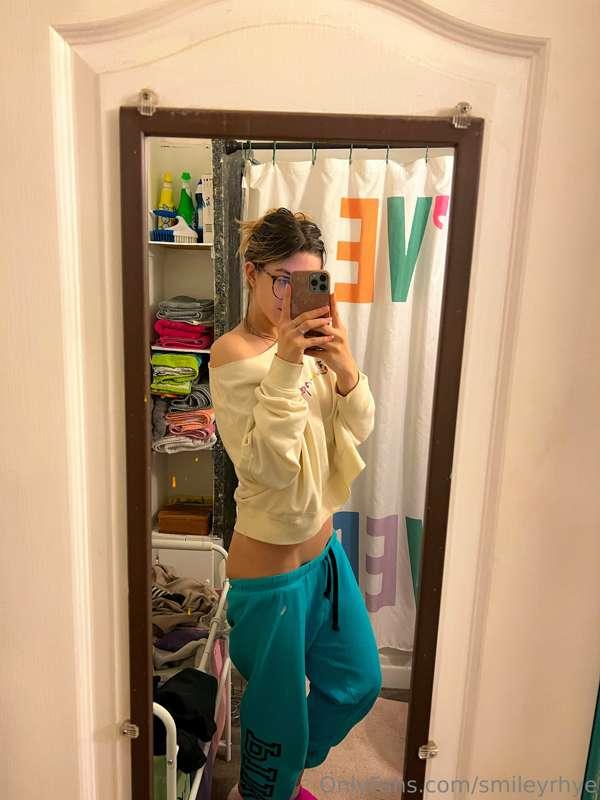 ✨Self care✨

Just taking care of my girl’s need😍
Using the D..