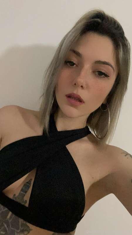 🧛🏻‍♀️🦇