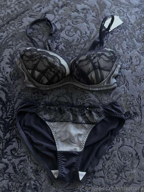 i’m cosplaying tomorrow (guess who) but which lingerie shoul..