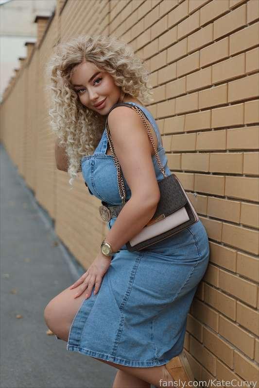 katecurvy image #1