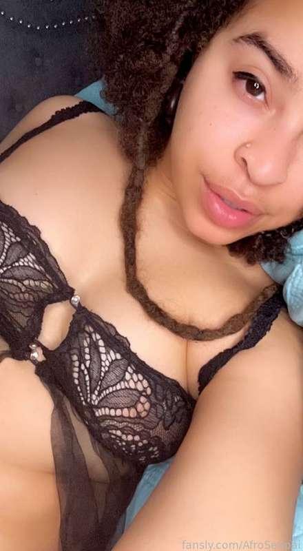 Sleepy Senpai Goodmorning to you 💕✨ 

Do you like my nightgown 👅?


#fyp #lingerie #naturalhair #afro #smile #blacklingerie #petite #bubblebutt #tattoo #smallboobs #bisexual #multiracial #laidup