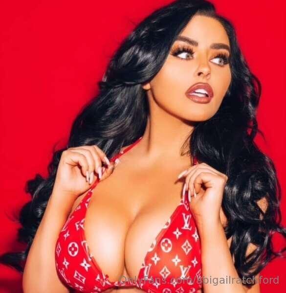 YOUR VALENTINE IS HERE 🌹♥️
