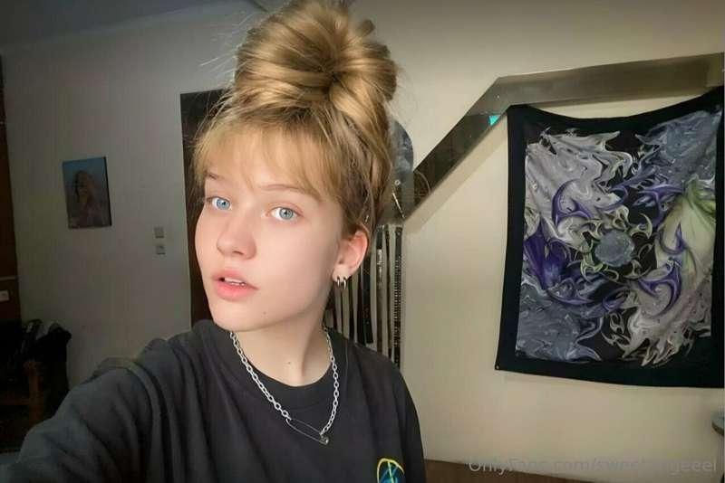 My horny  bestie 💦 @fairy_rubby7 💦 she is a master of blowjo..