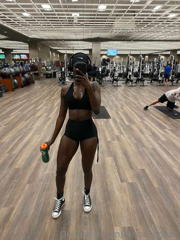 Get up and get moving today! I’m back on 5am workouts, and i..