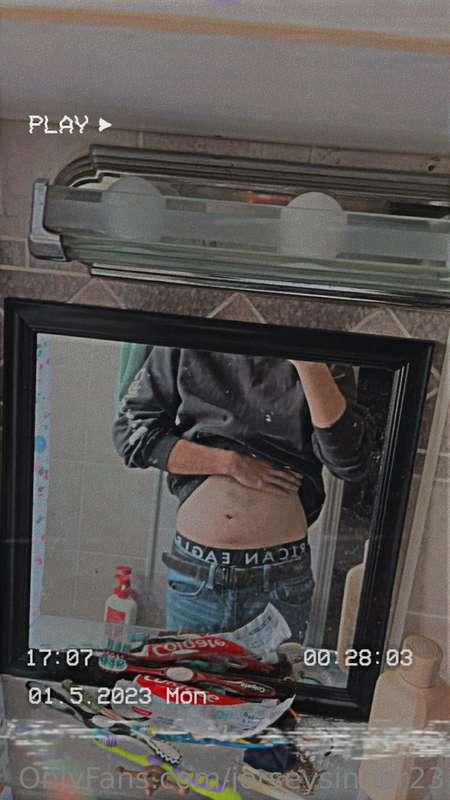 Bored at home😏 Come chat and entertain me😈