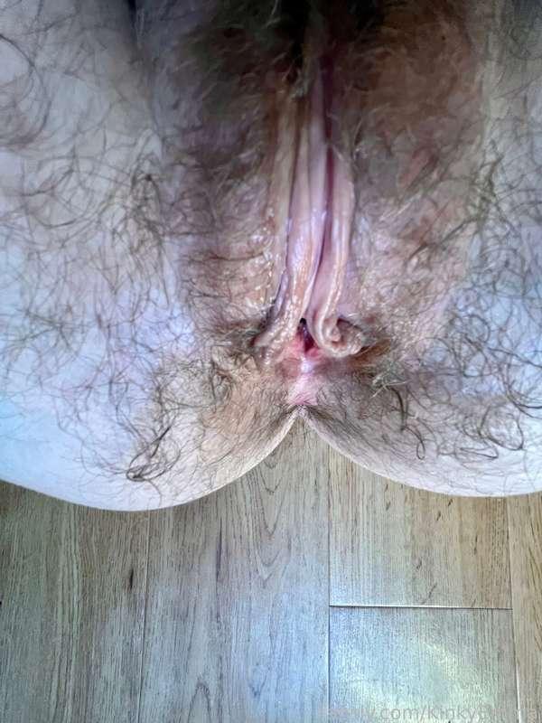 Come here and lick my pussy!

#hairy #hairypussy #hairycunt #bush