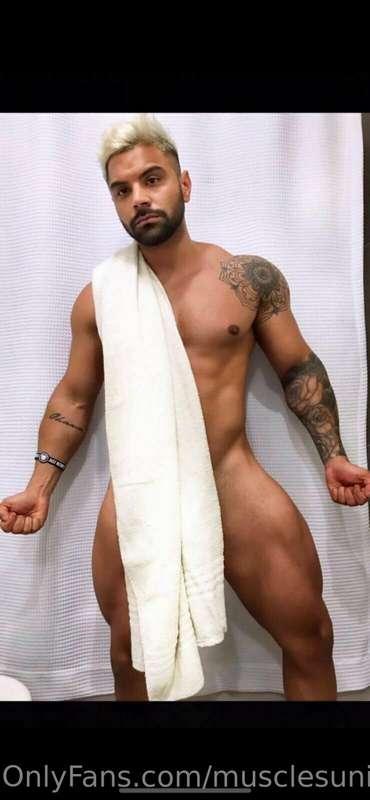 My friend @andrewfitness is a argentinean stud with a huge d..