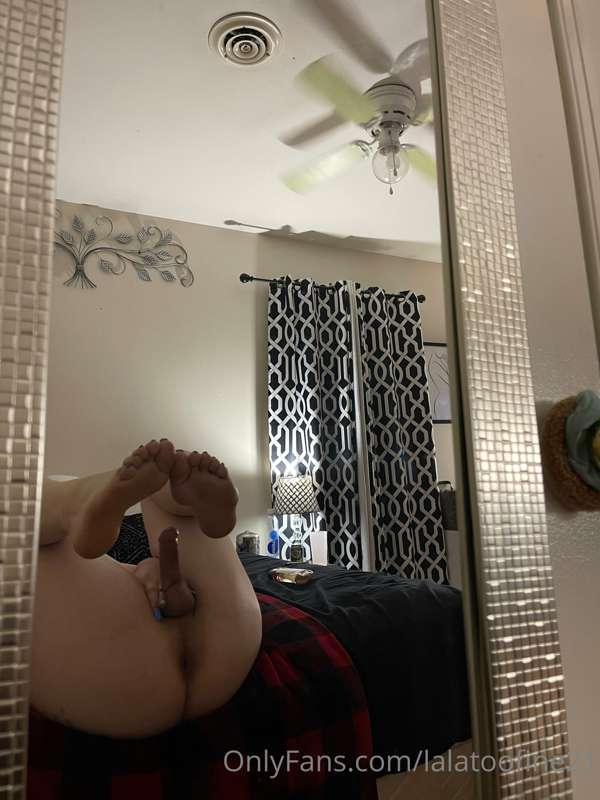 What’s your favorite thing I post? Feet, ass, tits, or lady ..