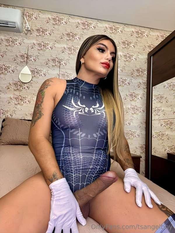 follow my trans friend with huge dick🍆 she offers dominant s..