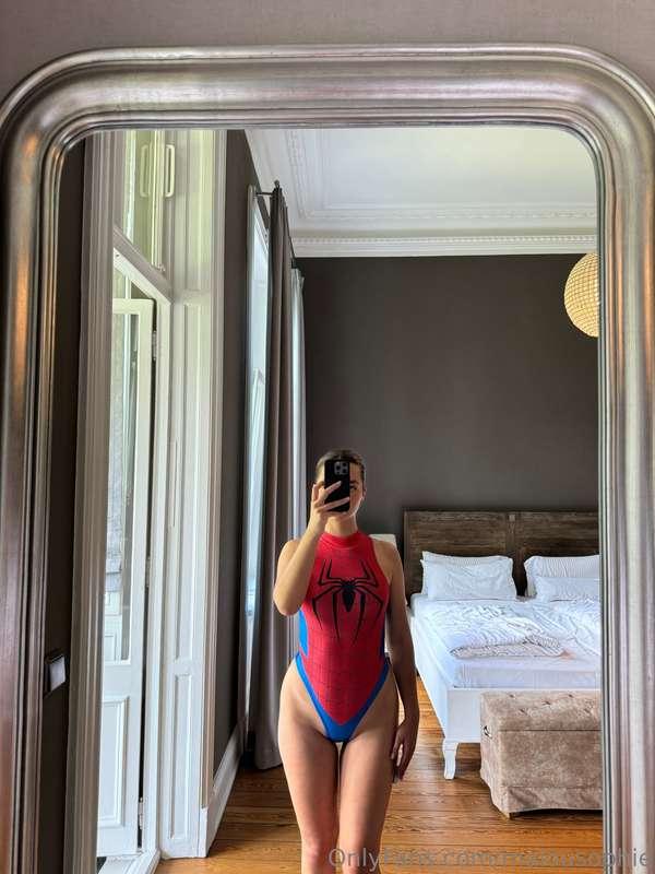 spiderwoman 🔞