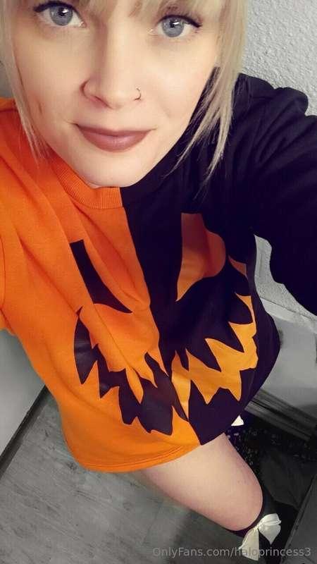 Happy Halloween 🎃 if I did a live would you watch?