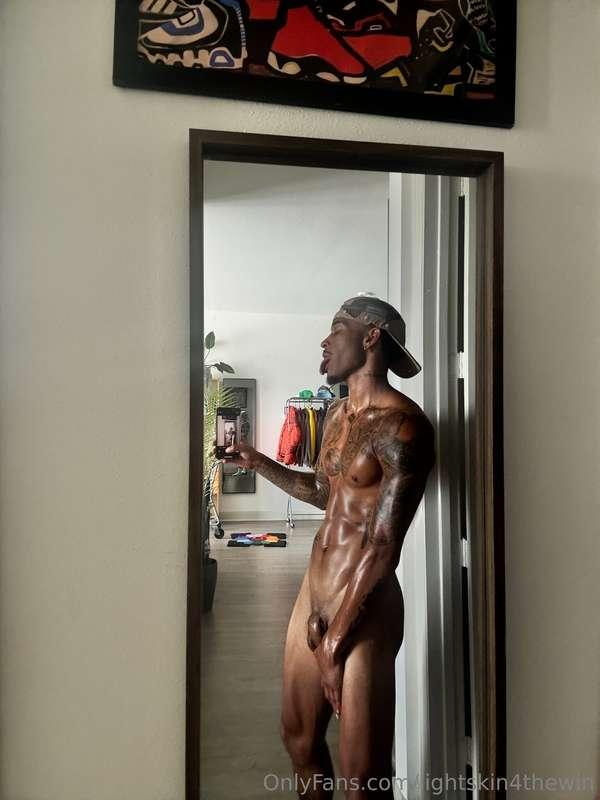 Do you like it all oiled up, baby? 😉