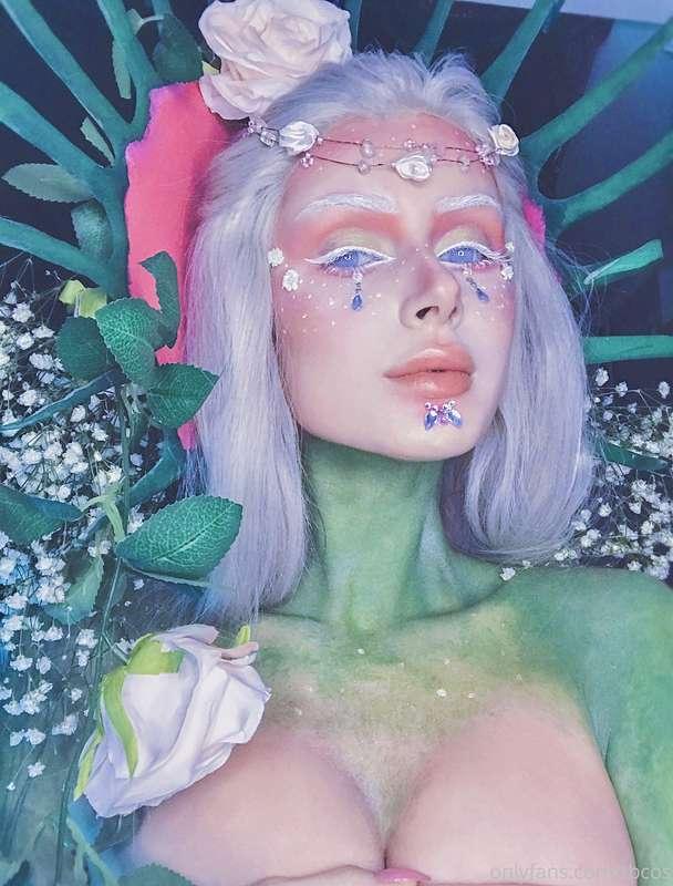💚 ***Plant Lady*** 💚
I’m participating in a Makeup Competiti..