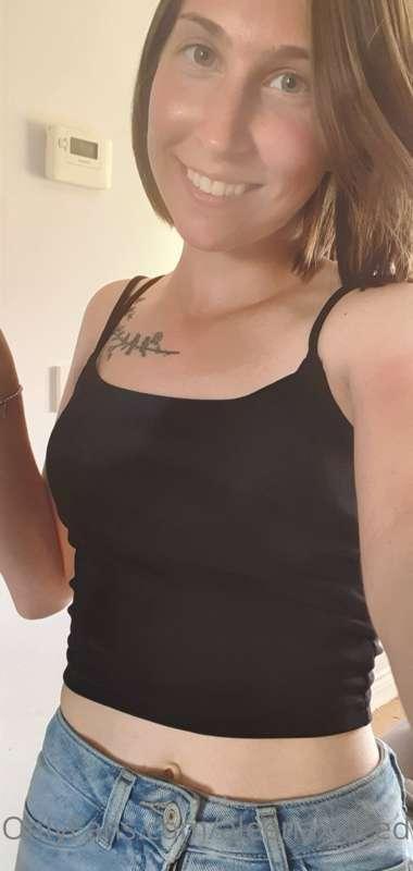 Absolutely dying in this heat today 🥵 hows everyone staying ..