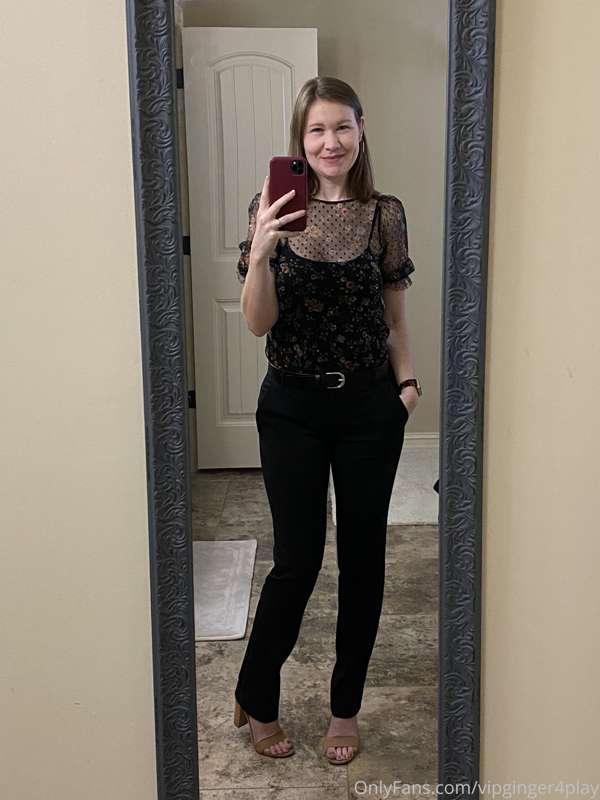 Business dinner tonight. But guess what..no bra 😈