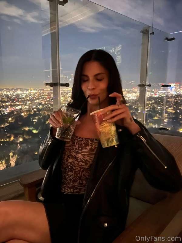 Cheers to the weekend 🤣🤪 some people tell me I’m a party par..