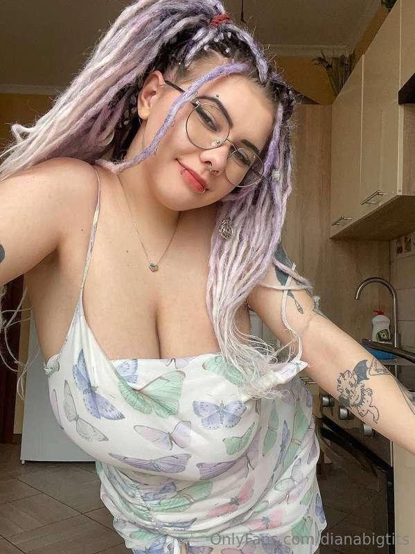 Tell me something sweet, and I’ll reply in DMs! 💌