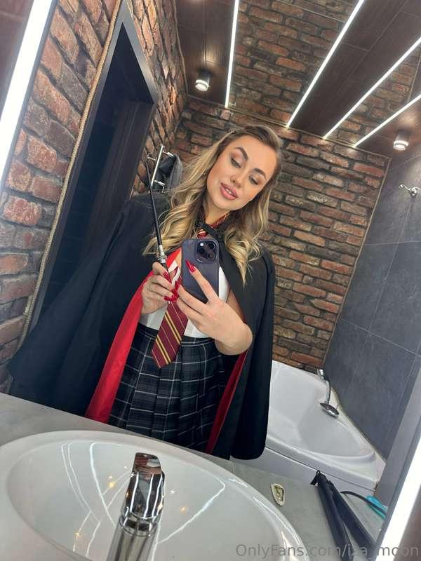 it's time to take your first lesson at Hogwarts😊😏