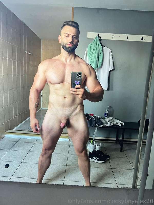 Afte training, always horny and ready😈🍆