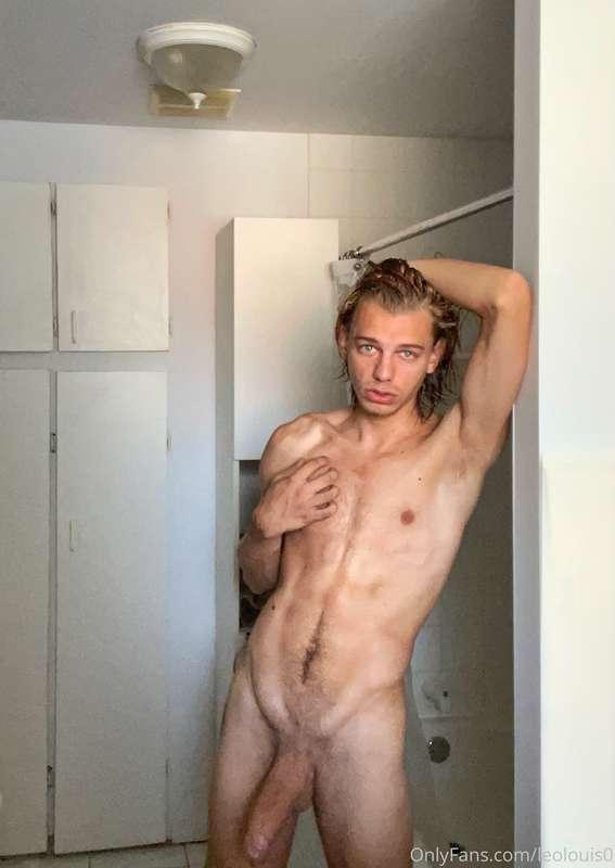 Baptising my new bathroom with shower nudes - a rite of pass..