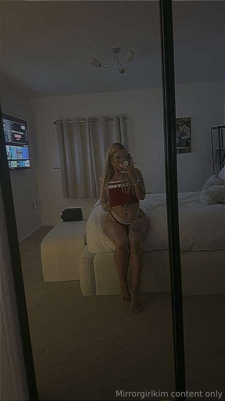 Who wants some custom content?😈